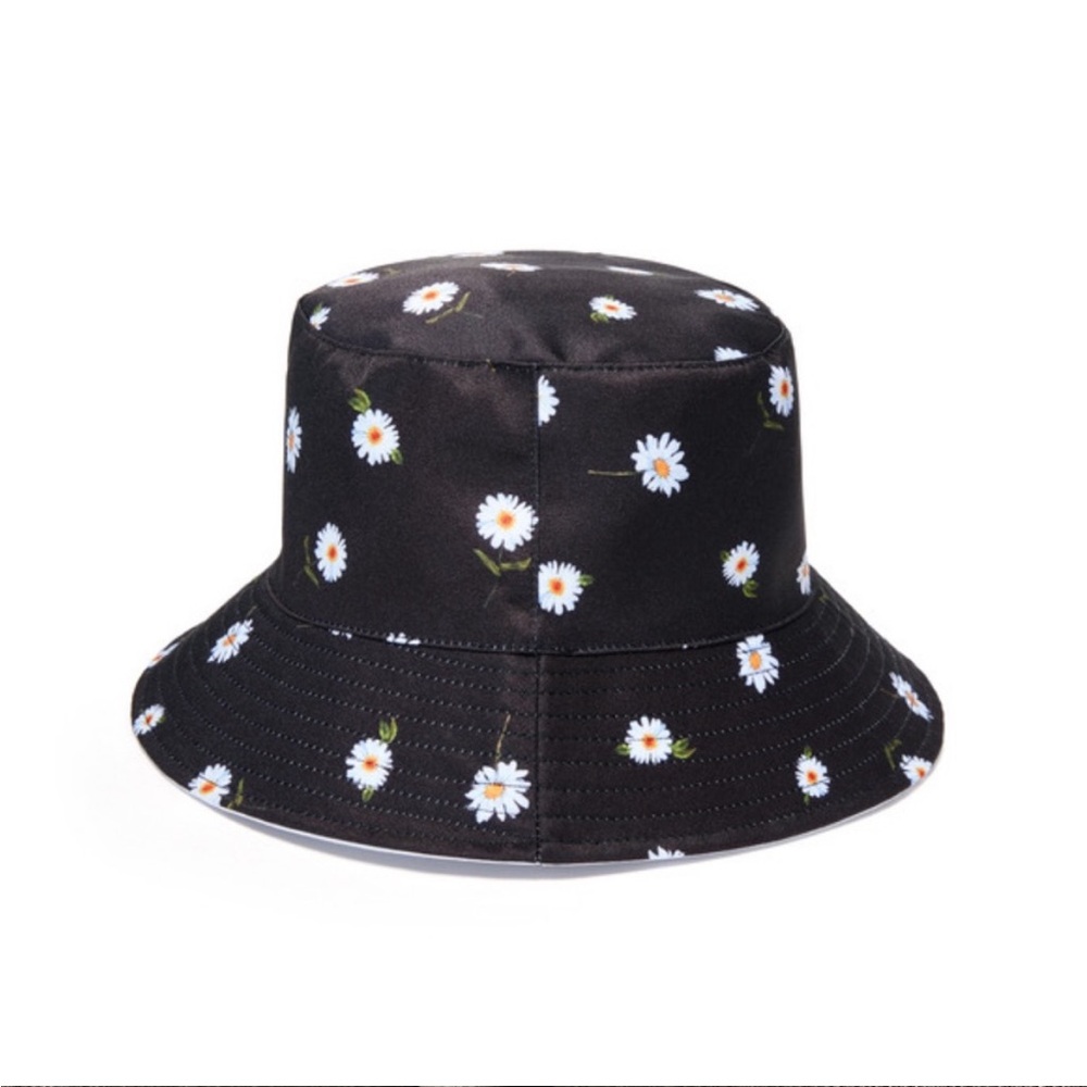 Alice + Olivia Daisy Reversible Bucket Hat NEW